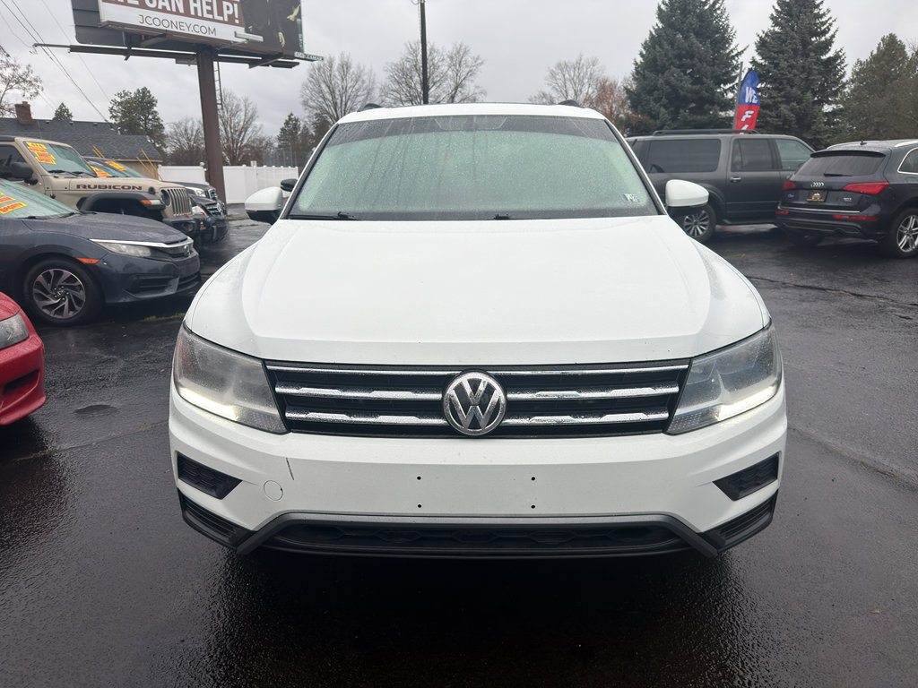 Used 2019 Volkswagen Tiguan SE w/ Panoramic Sunroof Package image 9