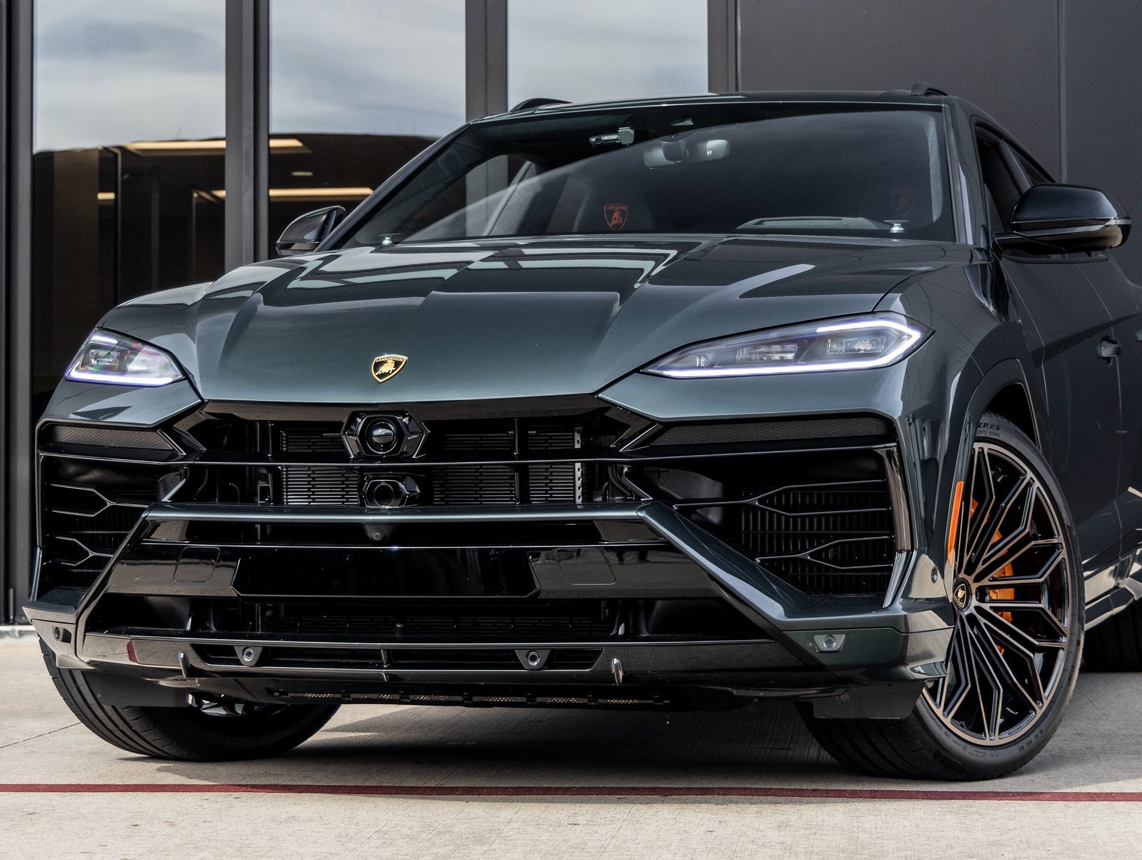 Used 2025 Lamborghini Urus SE image 3