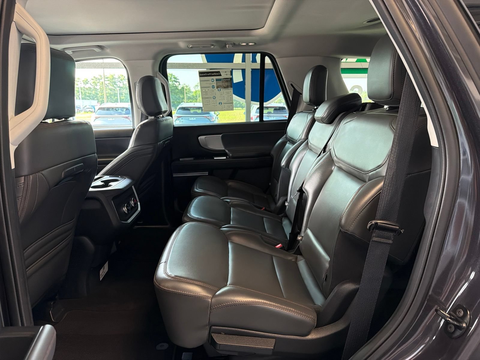 Used 2025 Ford Expedition Active AWD/4WD image 19