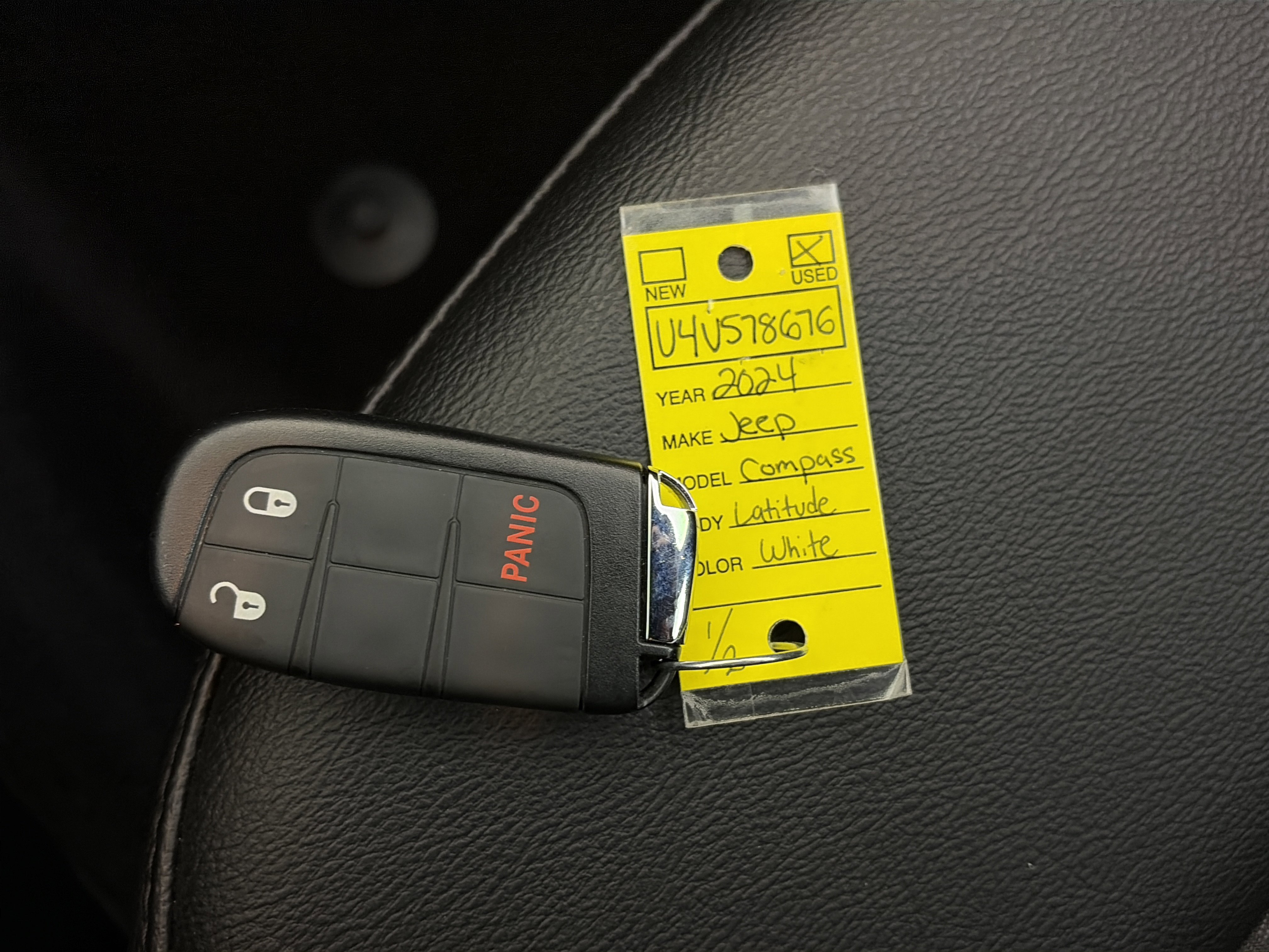 Used 2024 Jeep Compass Latitude w/ Convenience Group AWD/4WD image 30