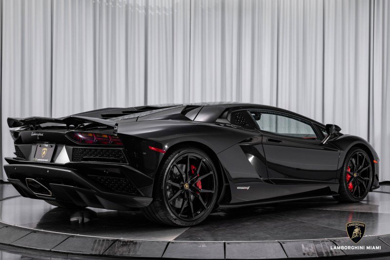 Used 2018 Lamborghini Aventador S image 38