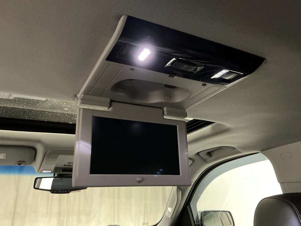 Used 2018 Chevrolet Suburban Premier AWD/4WD image 30
