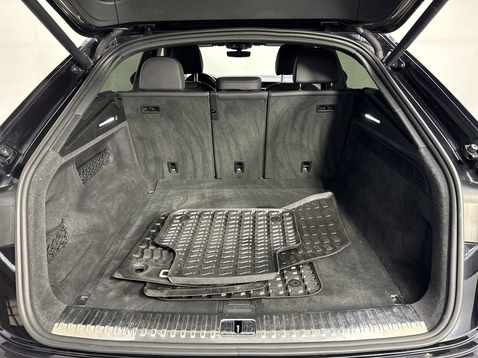 Used 2019 Audi Q8 Premium w/ Convenience Package AWD/4WD image 33