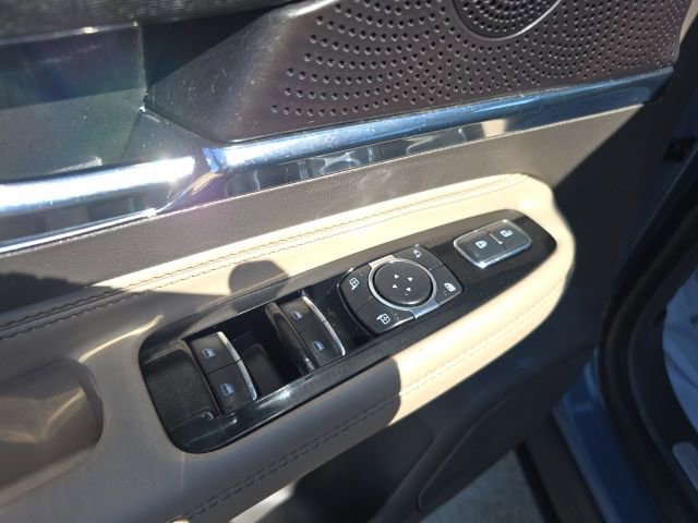 Used 2023 Lincoln Corsair Reserve image 14