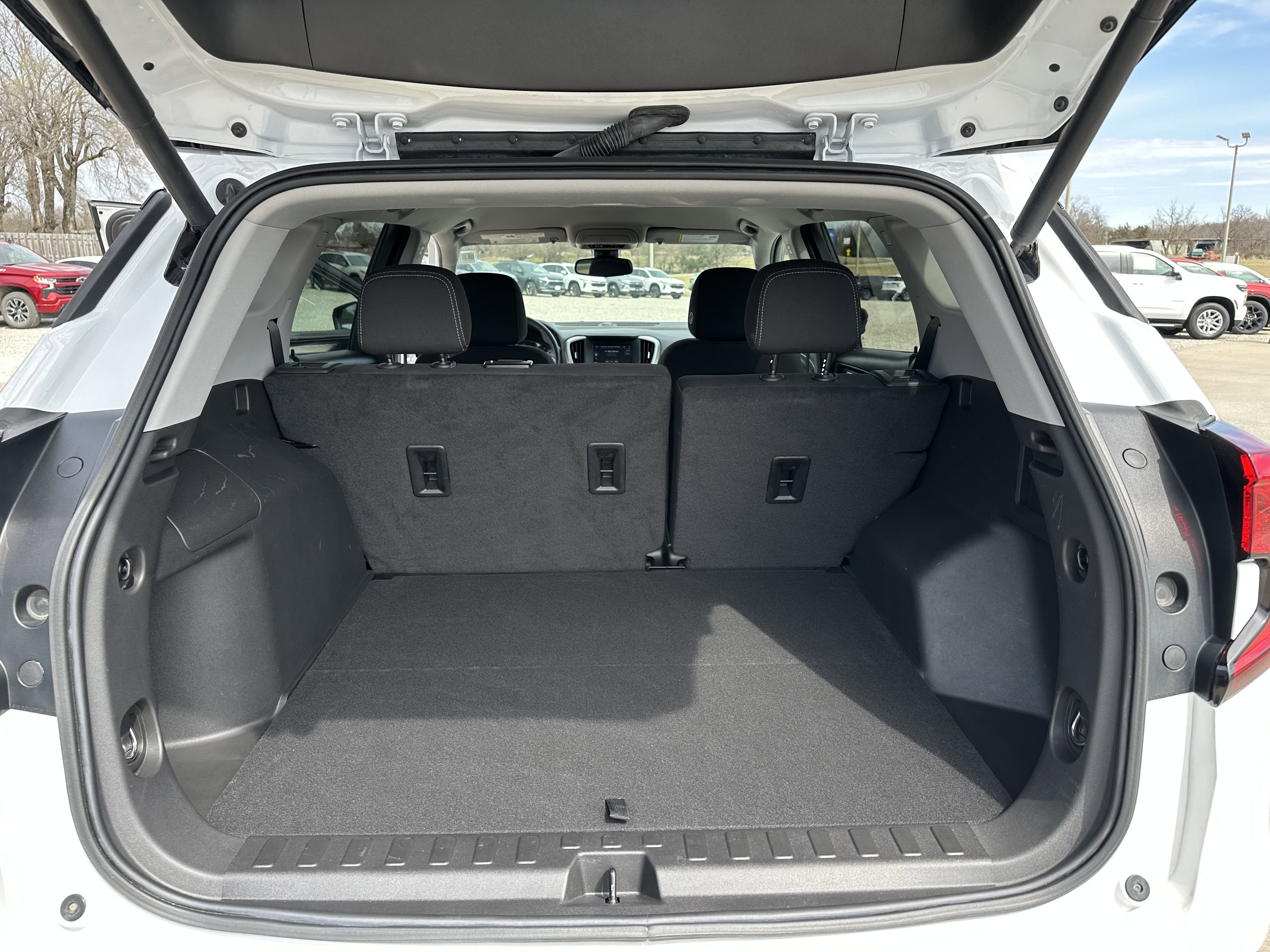 Used 2023 GMC Terrain SLE w/ Driver Convenience Package image 28