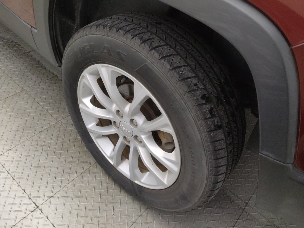 Used 2021 Jeep Cherokee Latitude FWD image 31