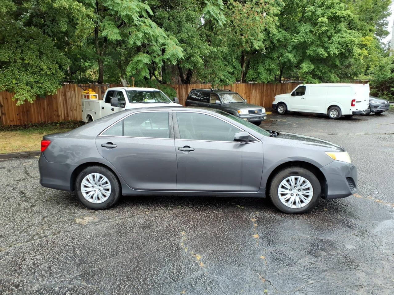 Used 2014 Toyota Camry FWD image 2