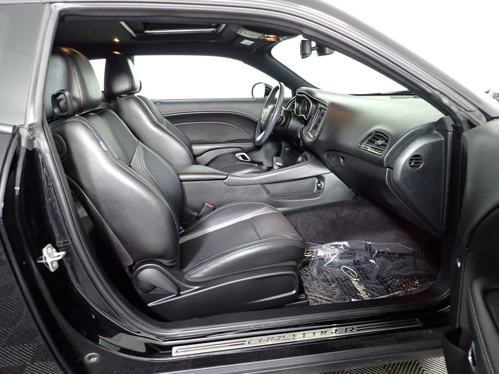 Used 2018 Dodge Challenger GT image 40