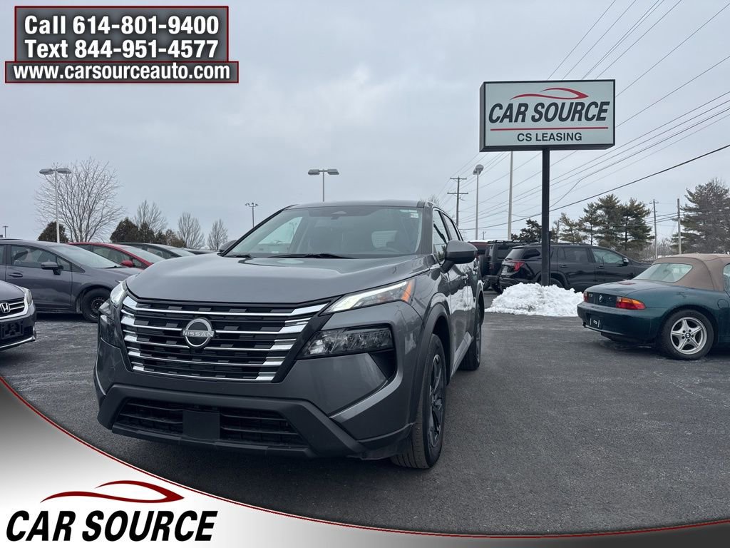 Used 2024 Nissan Rogue SV image 1