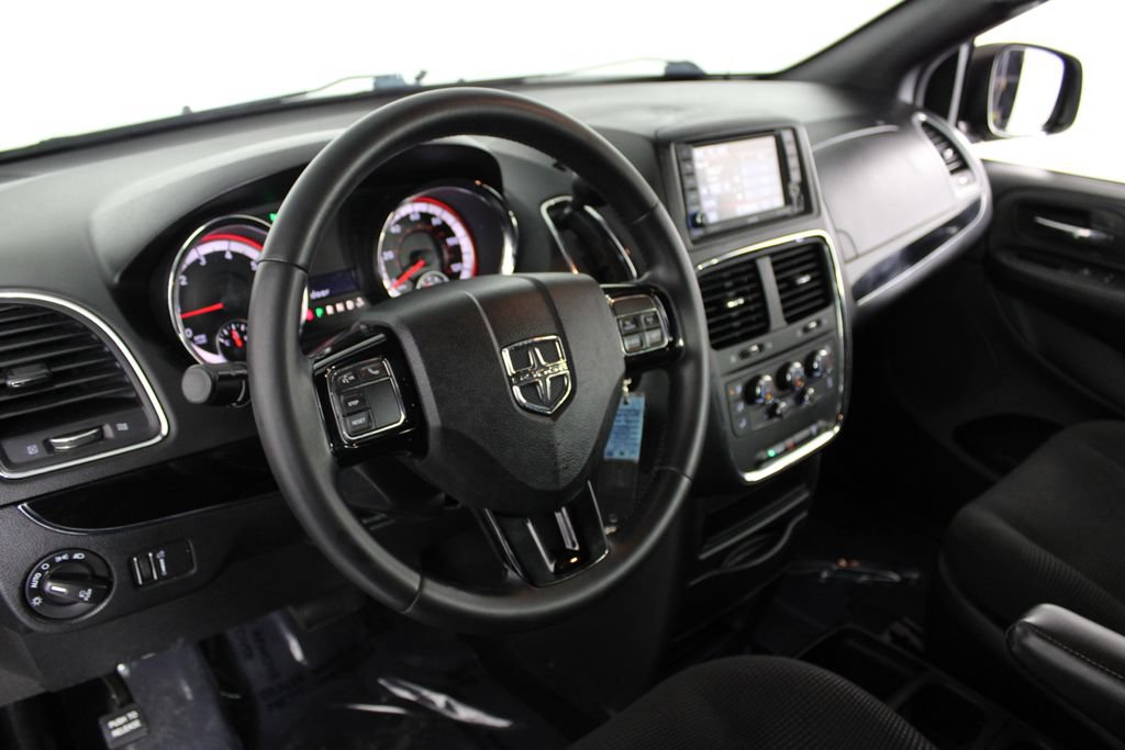 Used 2020 Dodge Grand Caravan SE FWD image 17