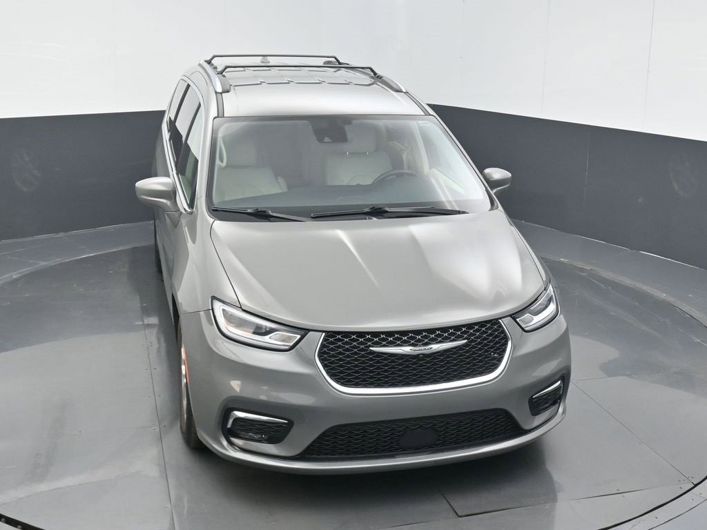 Used 2021 Chrysler Pacifica Touring-L image 6