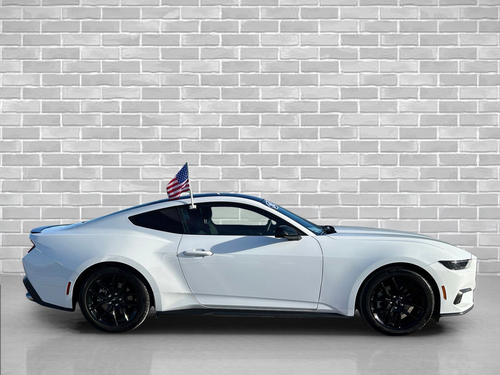 Used 2025 Ford Mustang Coupe image 3