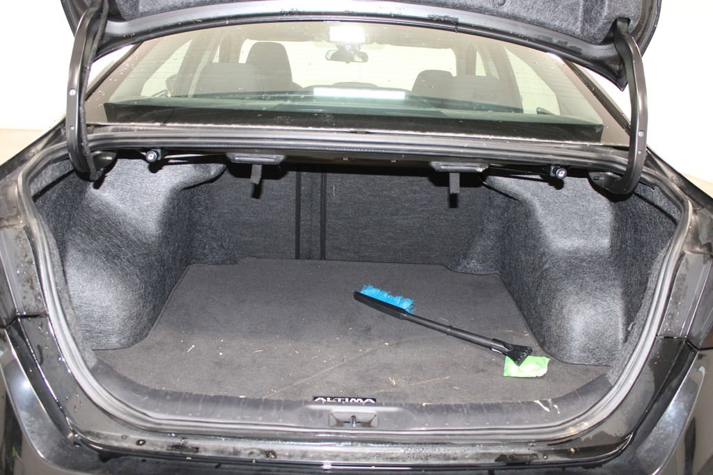 Used 2023 Nissan Altima 2.5 SV FWD image 13