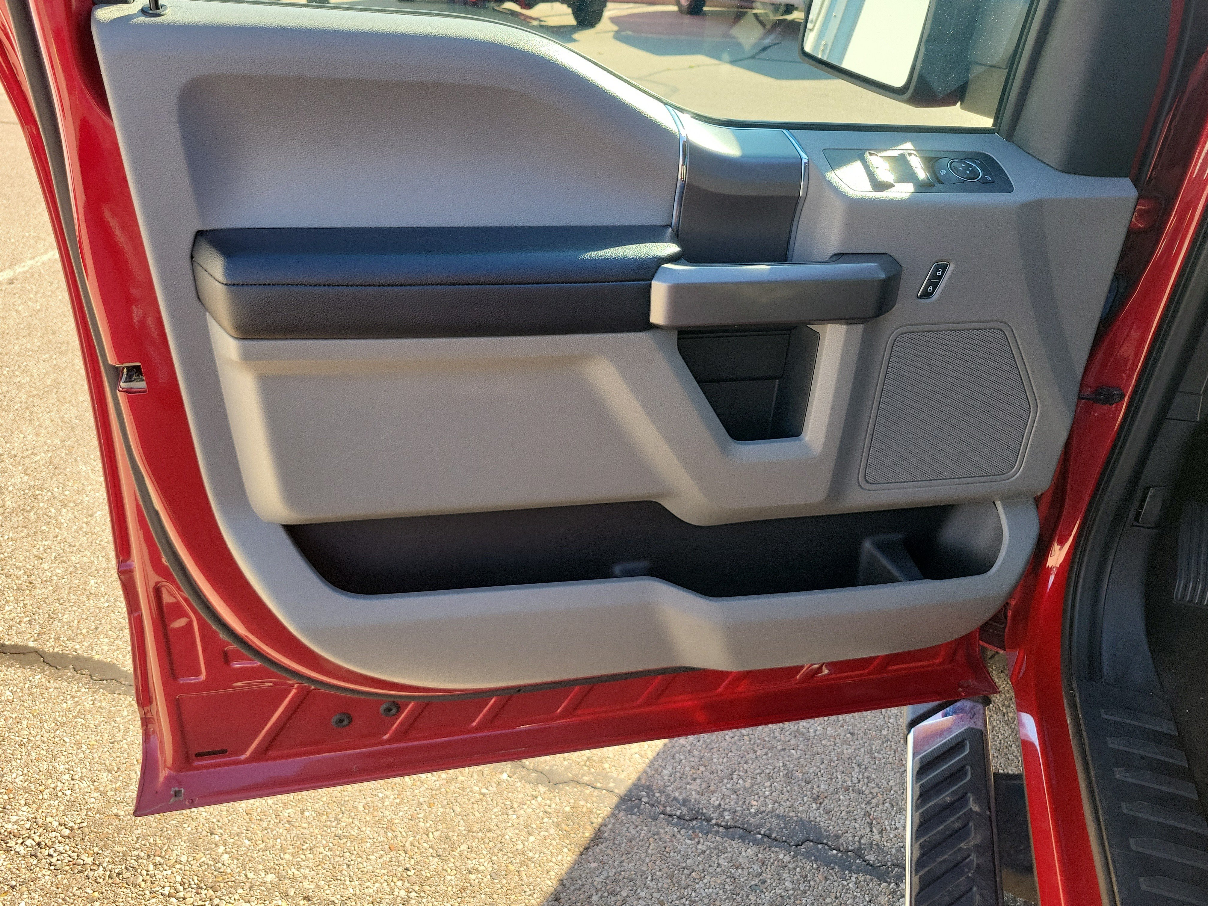 Used 2020 Ford F150 XLT w/ Equipment Group 302A Luxury AWD/4WD image 18
