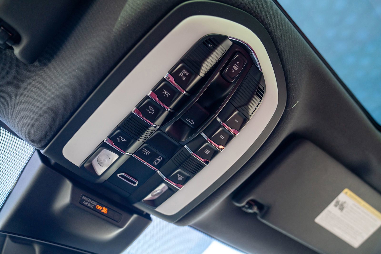 New 2026 Porsche Macan Turbo AWD/4WD image 22