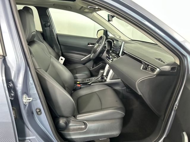 Used 2022 Toyota Corolla Cross XLE image 28