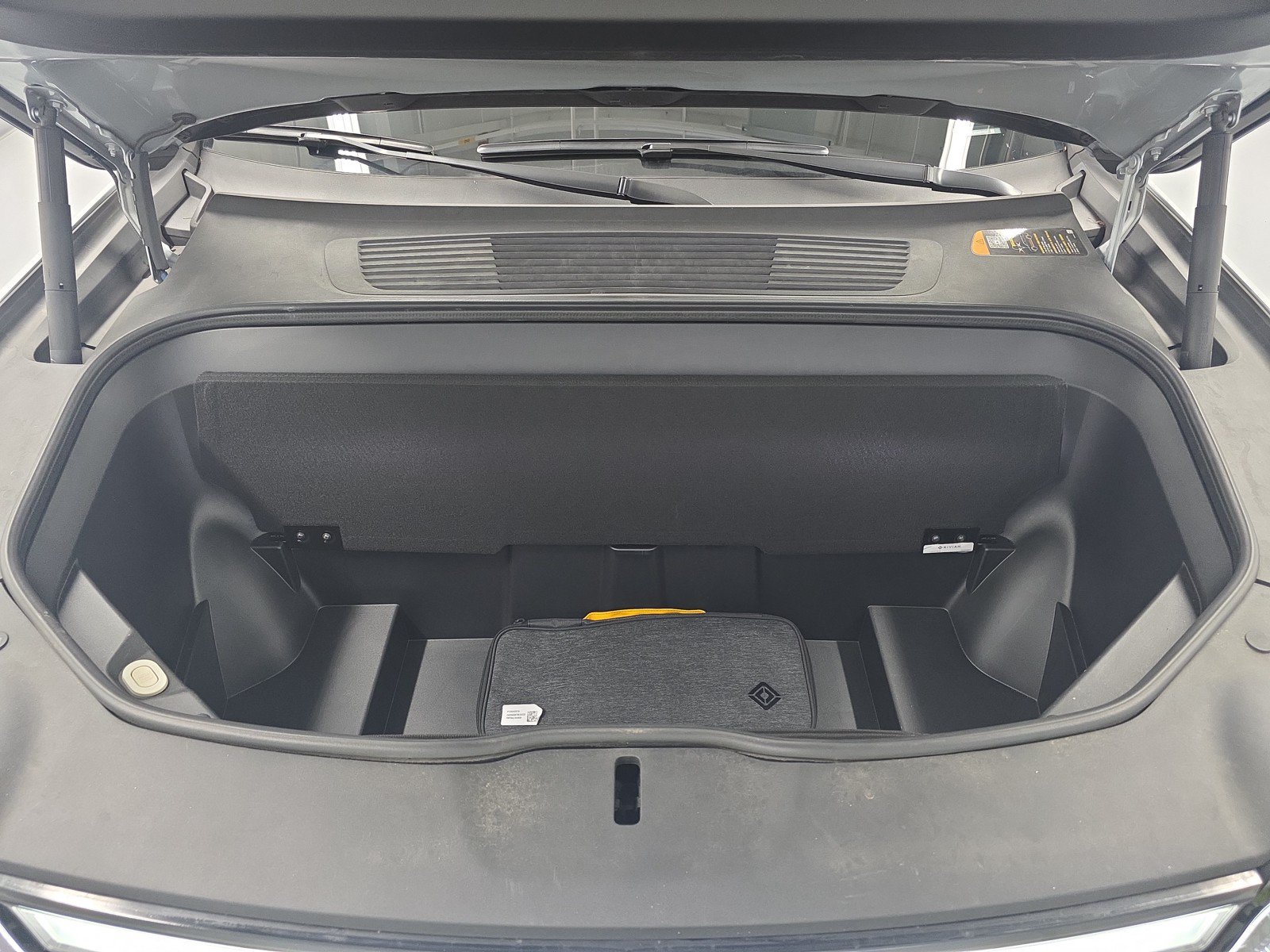 Used 2024 Rivian R1S Adventure AWD/4WD image 14