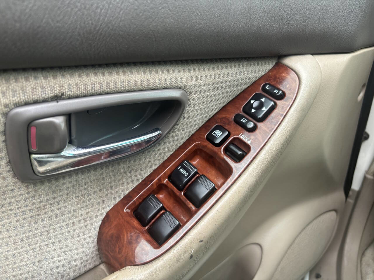 Used 2004 Subaru Outback Wagon image 11