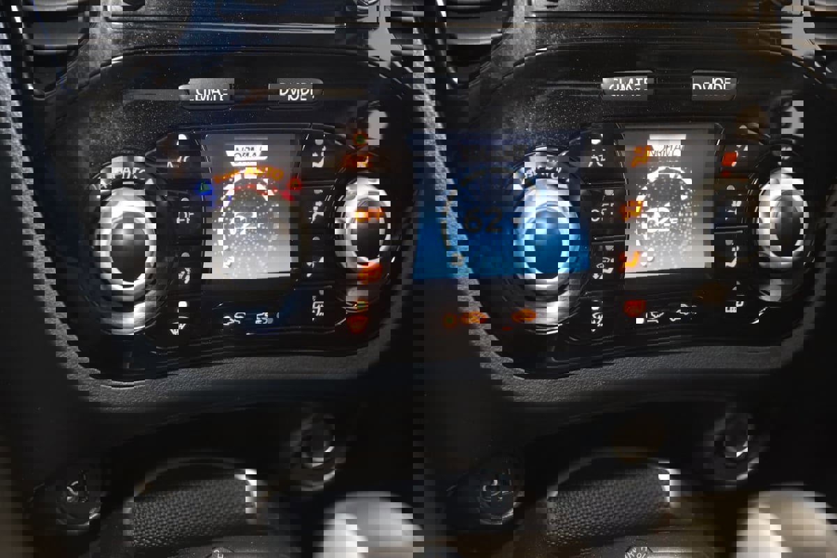 Used 2016 Nissan Juke SL image 26