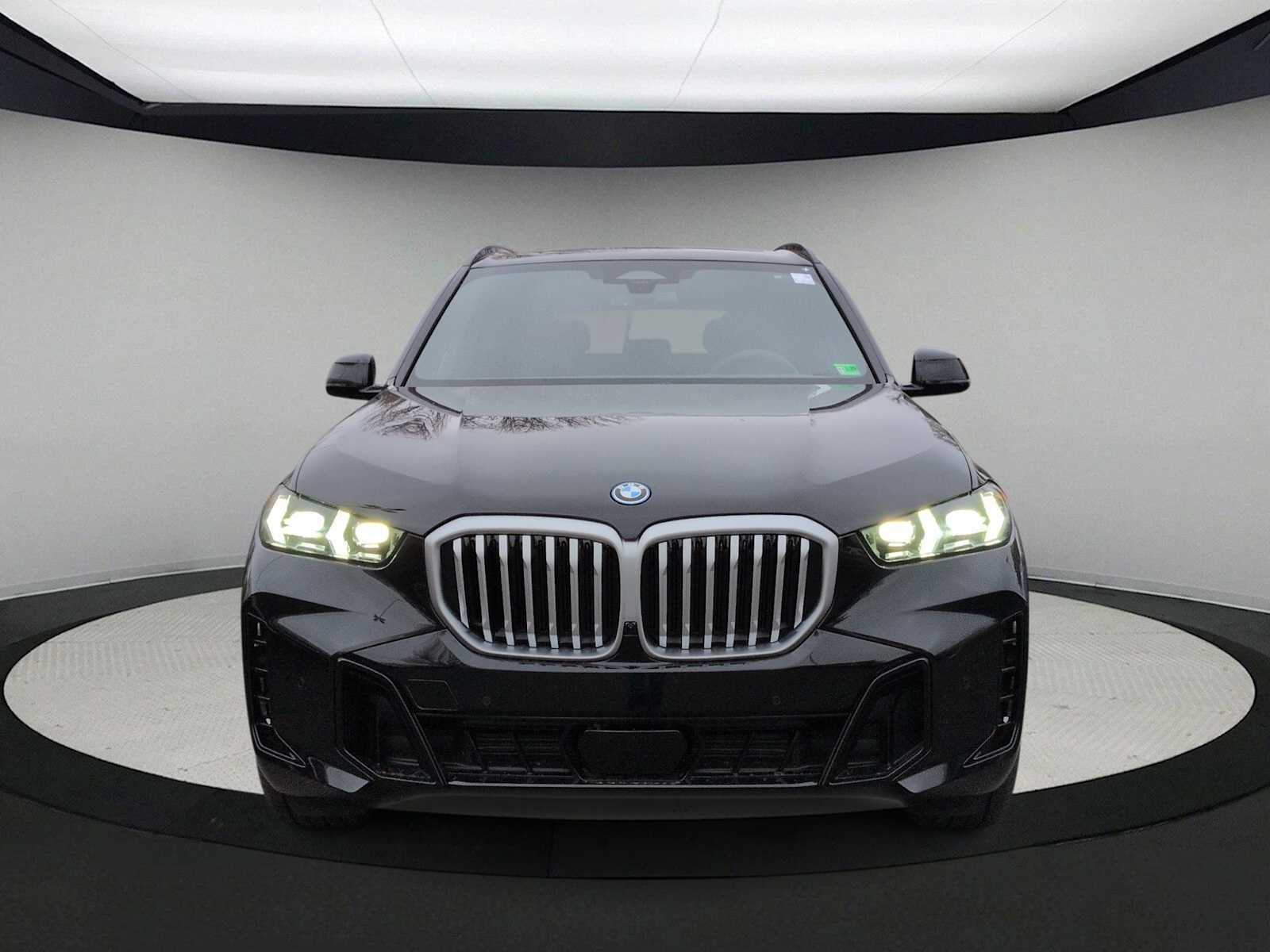 Used 2026 BMW X5 xDrive50e w/ M Sport Package AWD/4WD image 3