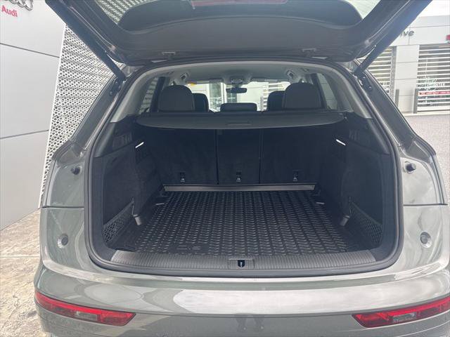 Used 2023 Audi Q5 2.0T Premium w/ Convenience Package AWD/4WD image 17