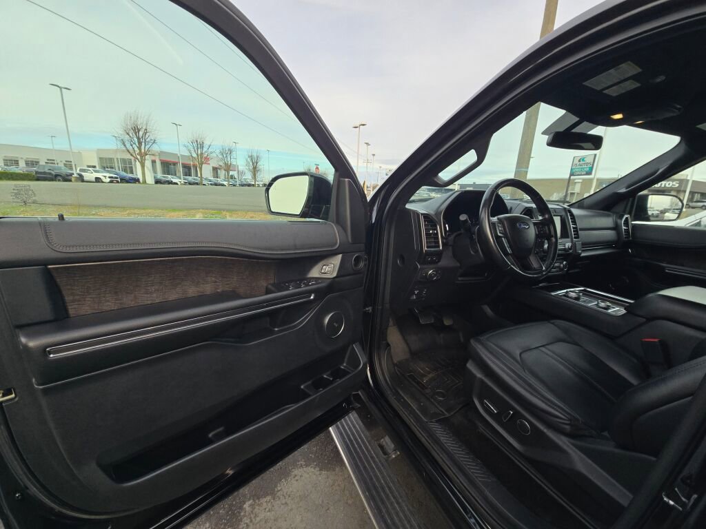 Used 2018 Ford Expedition Limited image 17