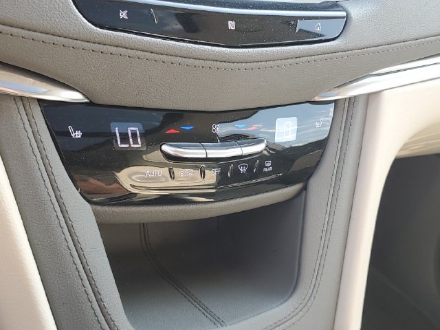 Certified 2020 Cadillac XT5 Premium Luxury w/ LPO, Floor Liner Package AWD/4WD image 25