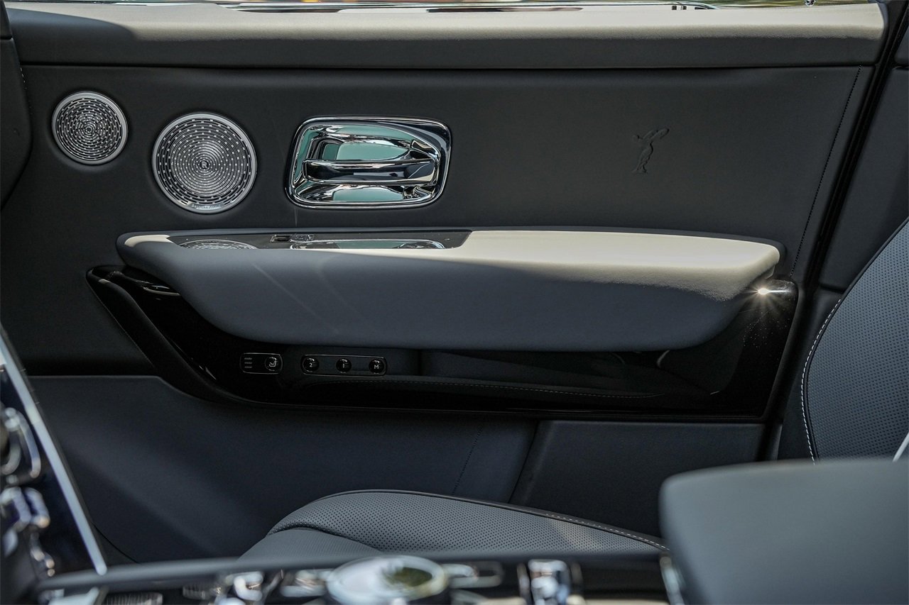 New 2025 Rolls-Royce Cullinan image 23