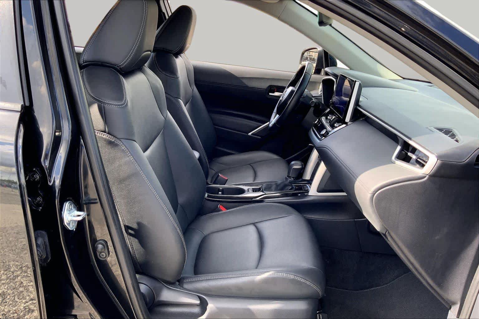 Used 2025 Toyota Corolla Cross XLE FWD image 9