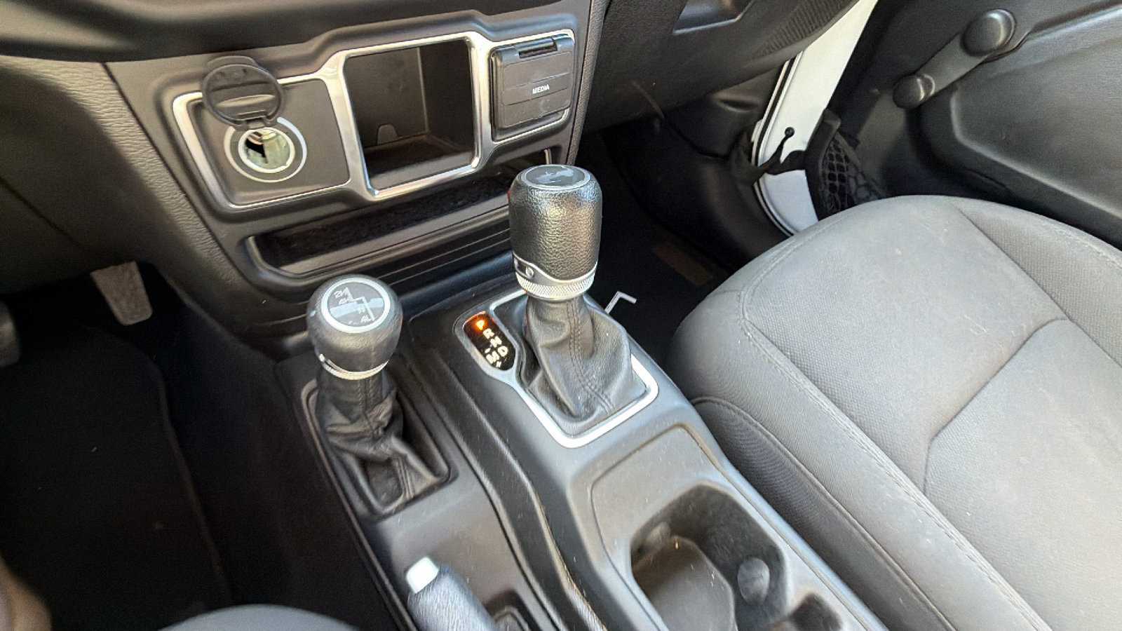 Used 2023 Jeep Wrangler Unlimited Sport AWD/4WD image 31