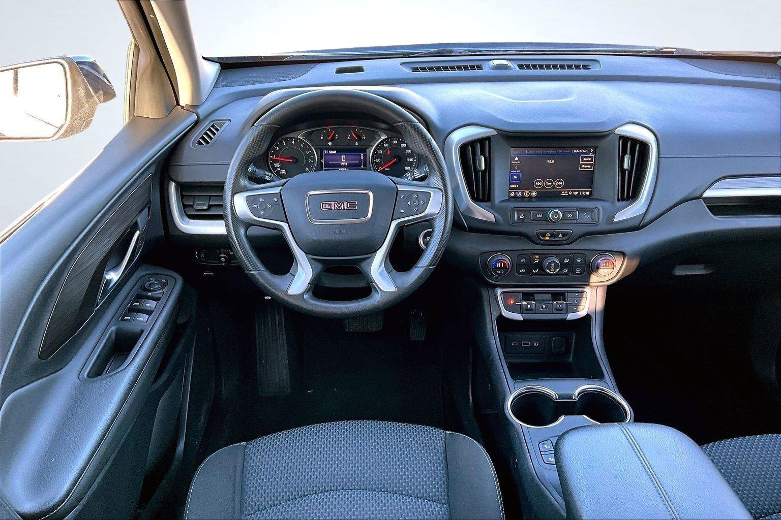 Used 2023 GMC Terrain SLE w/ Driver Convenience Package image 6