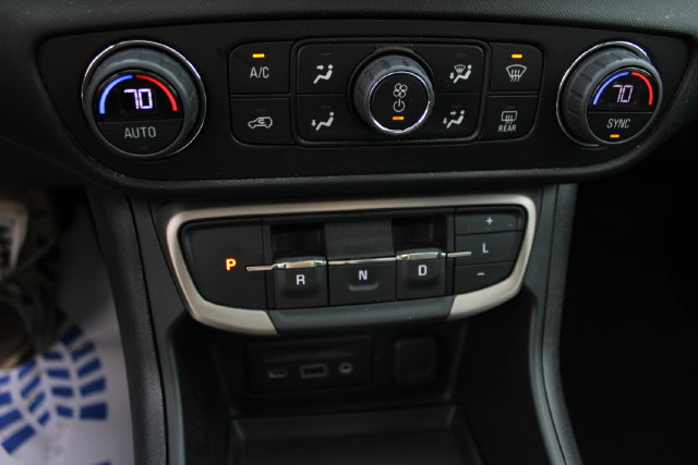 Used 2024 GMC Terrain Denali w/ Denali Premium Package AWD/4WD image 18