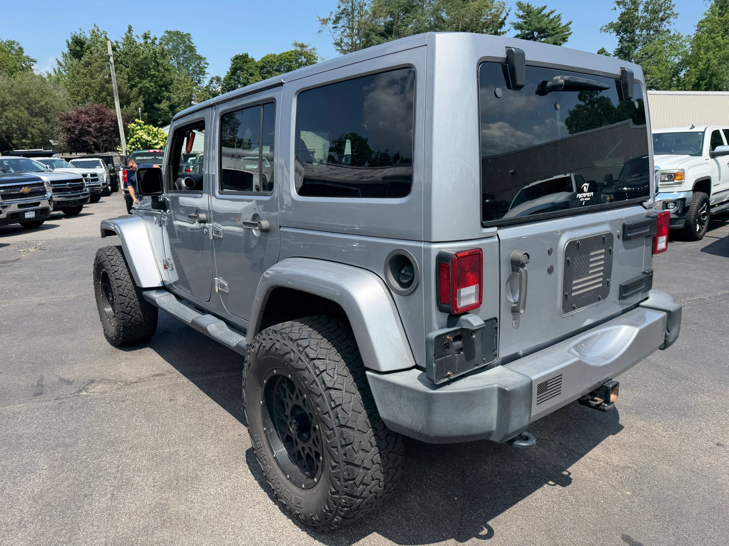 Used 2016 Jeep Wrangler Unlimited Sahara w/ Dual Top Group AWD/4WD image 3
