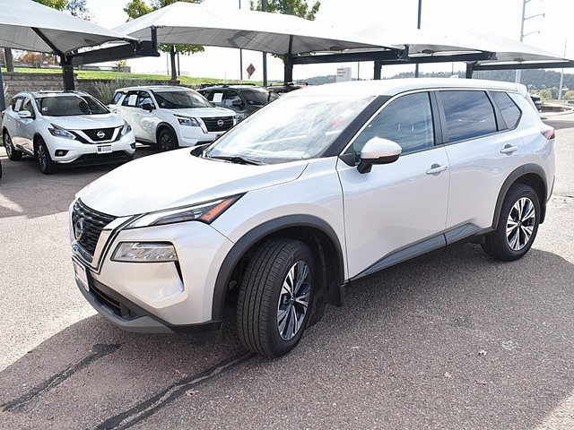 Used 2022 Nissan Rogue SV image 3