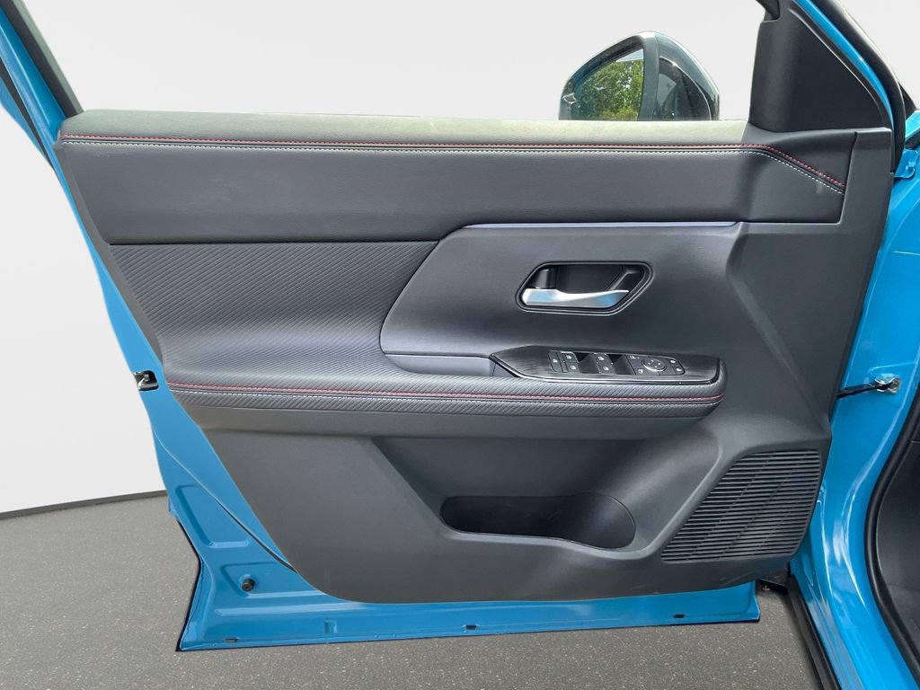 New 2026 Nissan Kicks SR w/ SR Premium Package FWD image 18