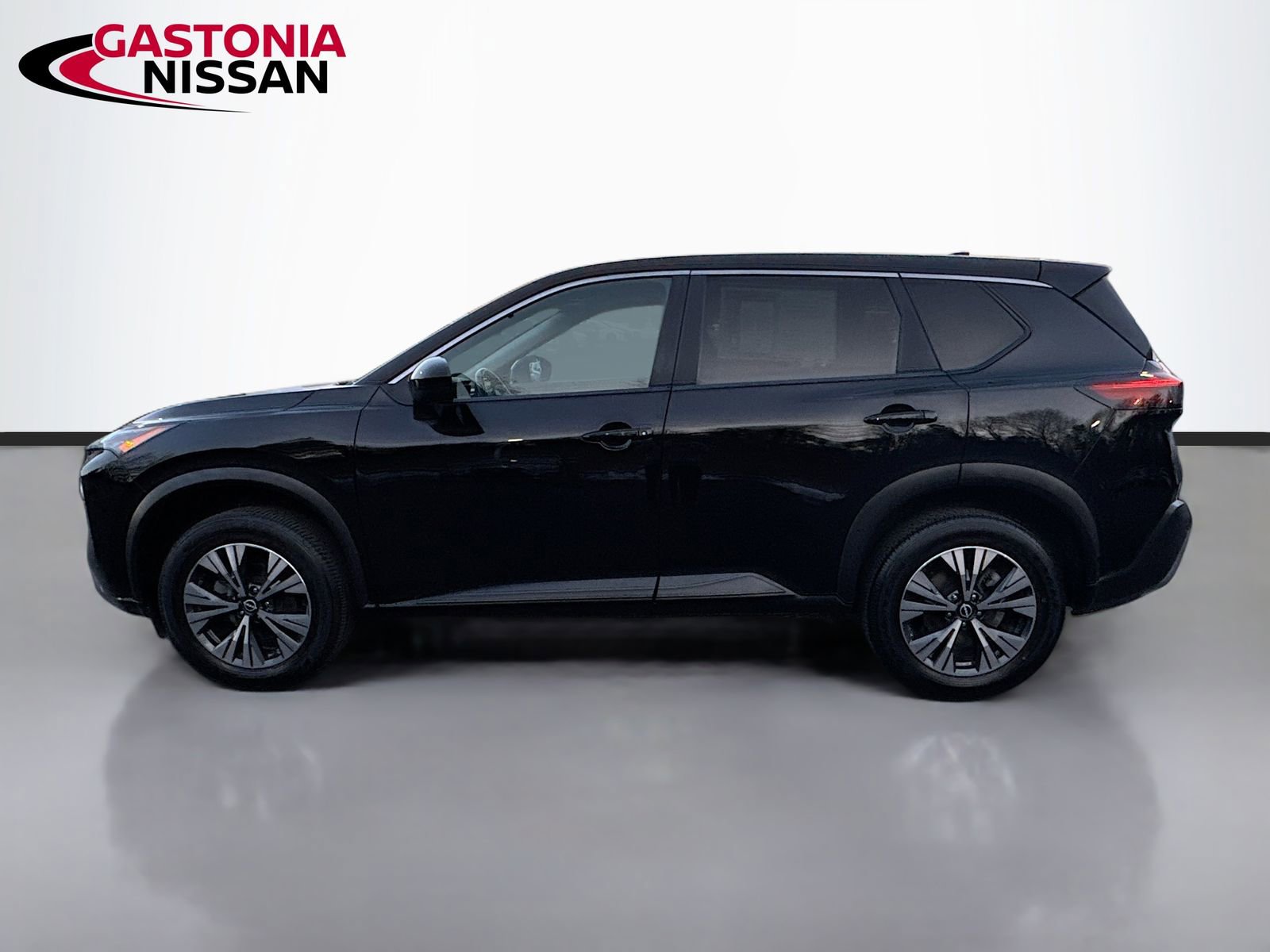 Used 2023 Nissan Rogue SV image 5