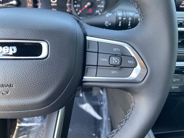 New 2025 Jeep Compass Latitude w/ Sun & Sound Group AWD/4WD image 30