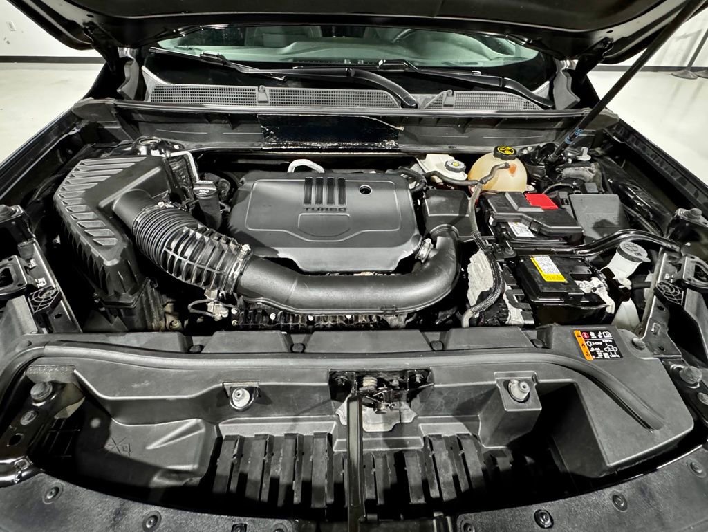 Used 2022 GMC Acadia SLE image 13