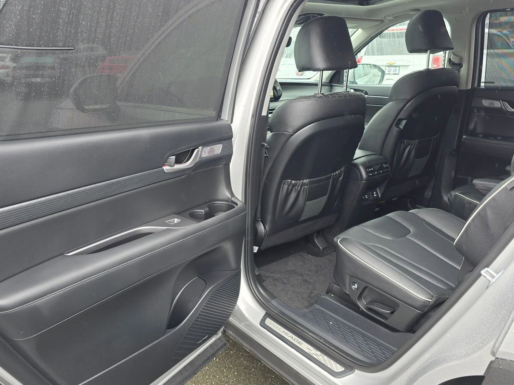Used 2023 Hyundai Palisade Limited w/ Winter Package AWD/4WD image 13