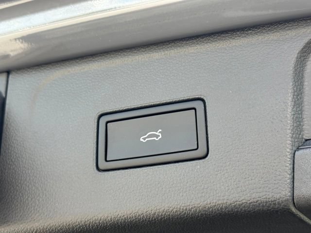 Used 2025 Volkswagen Atlas SE AWD/4WD image 35