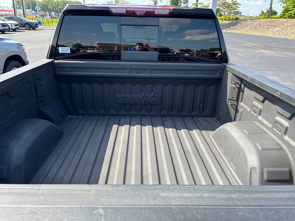 Used 2023 Chevrolet Silverado 1500 High Country w/ Technology Package AWD/4WD image 18