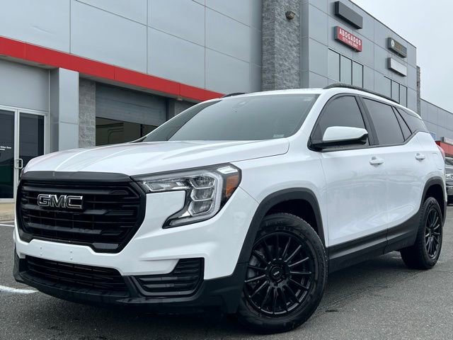 Used 2022 GMC Terrain SLE w/ Driver Convenience Package image 4
