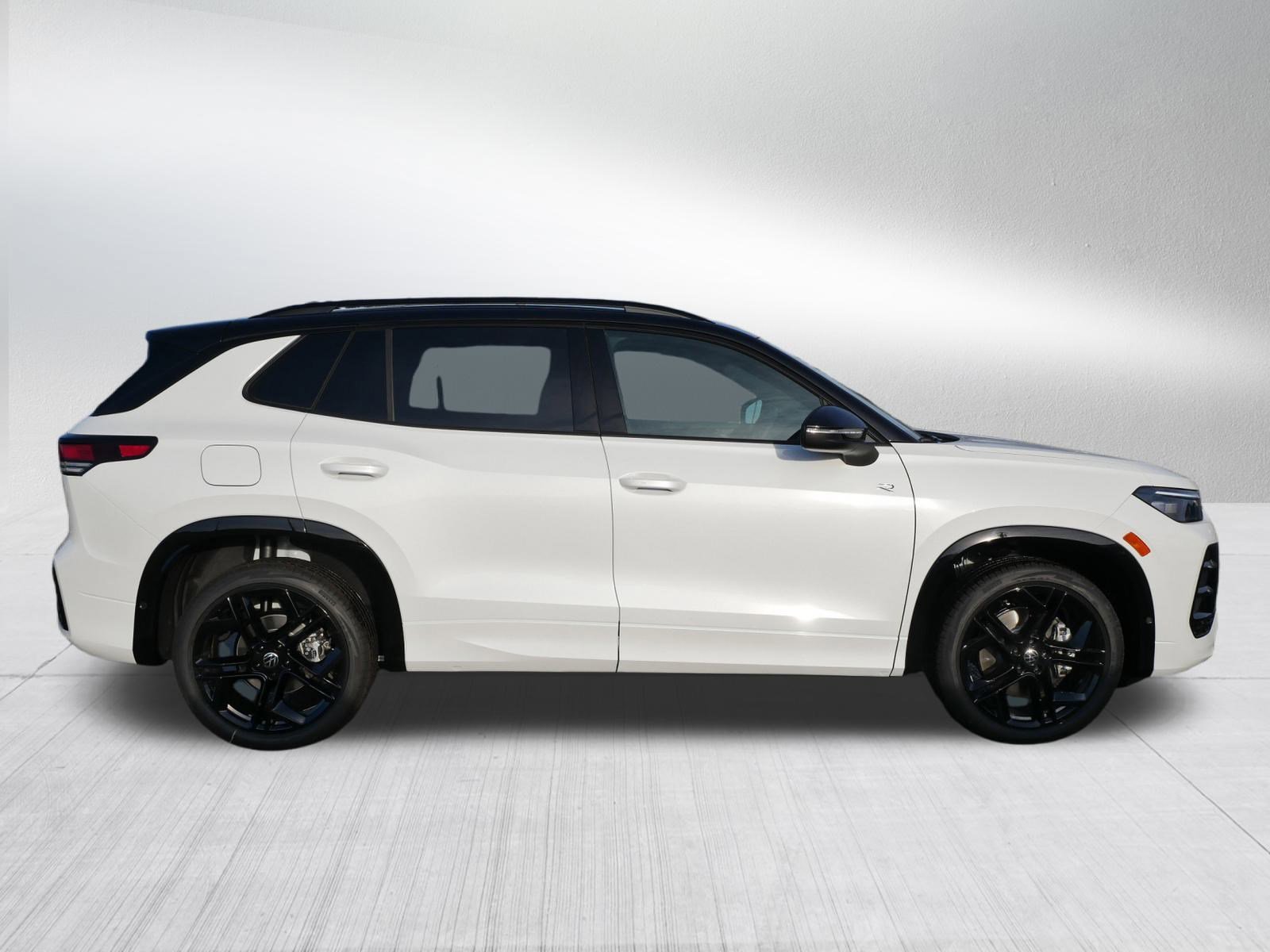 New 2026 Volkswagen Tiguan SE R-Line image 2