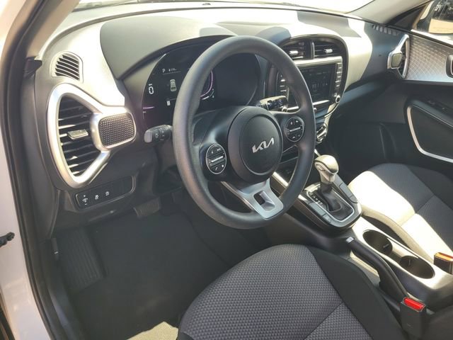 Used 2025 Kia Soul LX w/ LX Technology Package image 9
