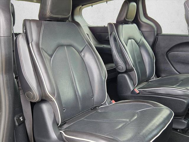 Used 2021 Chrysler Pacifica Limited w/ Uconnect Theater Family Group FWD image 24