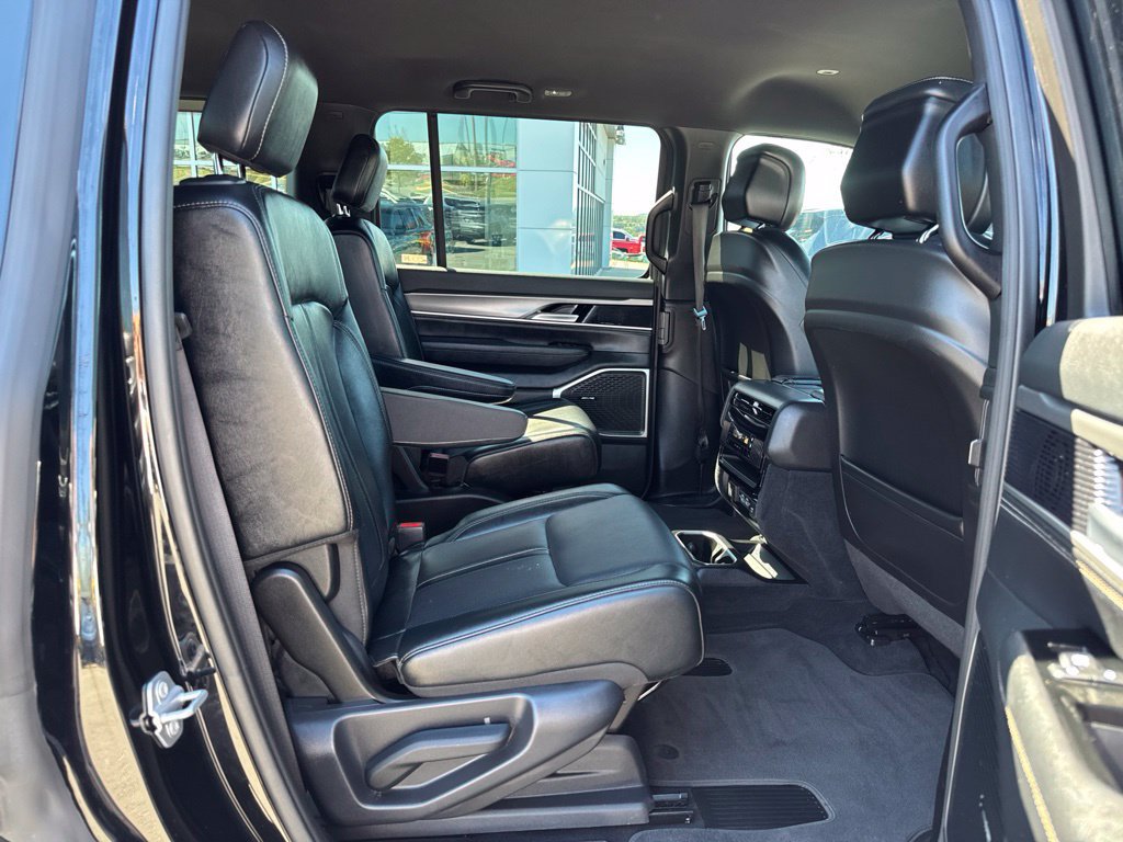 Used 2025 Jeep Wagoneer Series II AWD/4WD image 22