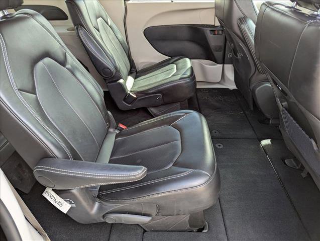 Used 2024 Chrysler Pacifica Touring-L image 20