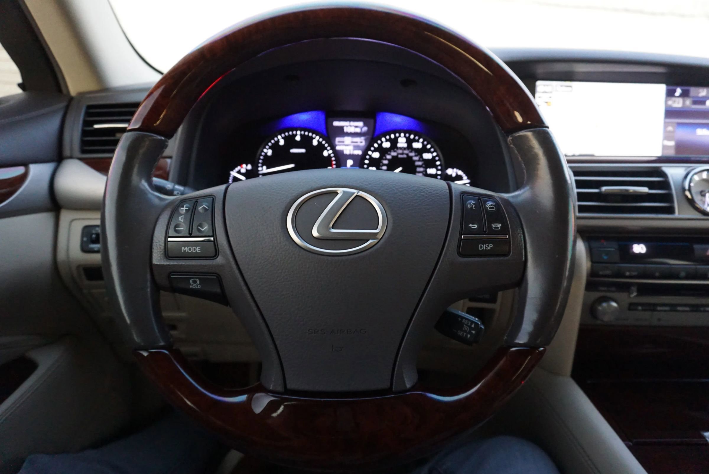 Used 2015 Lexus LS 460 image 32