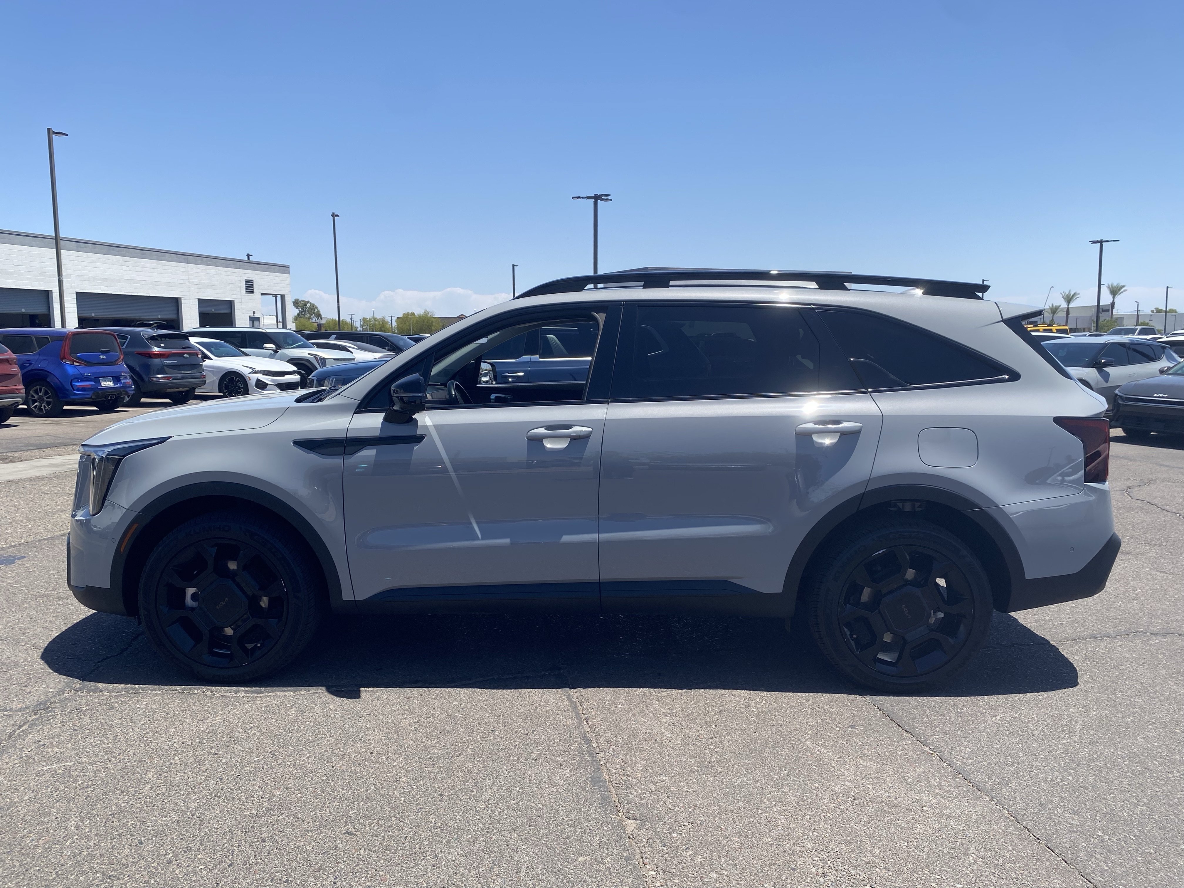 Certified 2025 Kia Sorento SX AWD/4WD image 3