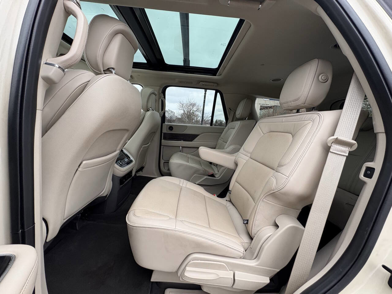 Used 2018 Lincoln Navigator Select w/ Technology Package image 22